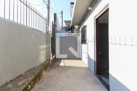 Quintal de casa para alugar com 3 quartos, 100m² em Parque Guarani, São Paulo