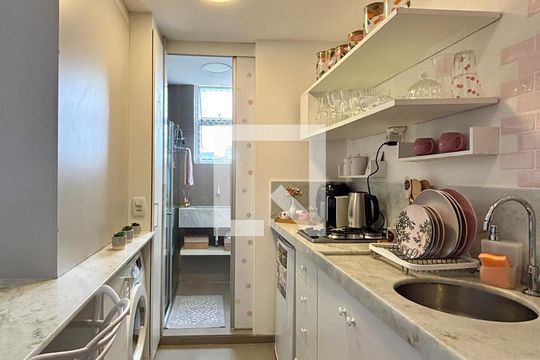 Cozinha de apartamento para alugar com 1 quarto, 27m² em Jardim Botânico, Rio de Janeiro