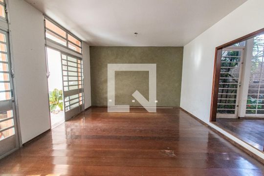 Sala de casa à venda com 4 quartos, 206m² em Bosque da Saúde, São Paulo