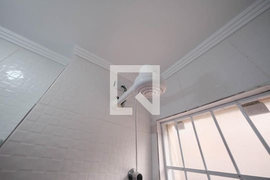 Banheiro de apartamento à venda com 2 quartos, 42m² em Vila Euthalia, São Paulo
