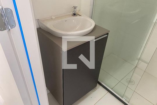 Banheiro de kitnet/studio para alugar com 1 quarto, 16m² em Mooca, São Paulo