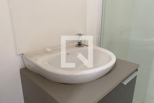 Banheiro de kitnet/studio para alugar com 1 quarto, 16m² em Mooca, São Paulo