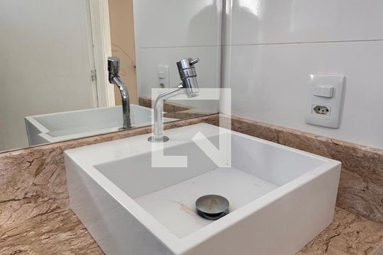 Banheiro de apartamento à venda com 2 quartos, 47m² em Jardim Anton Von Zuben, Campinas