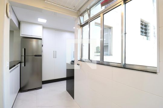 Cozinha  de apartamento à venda com 2 quartos, 67m² em Lapa, São Paulo