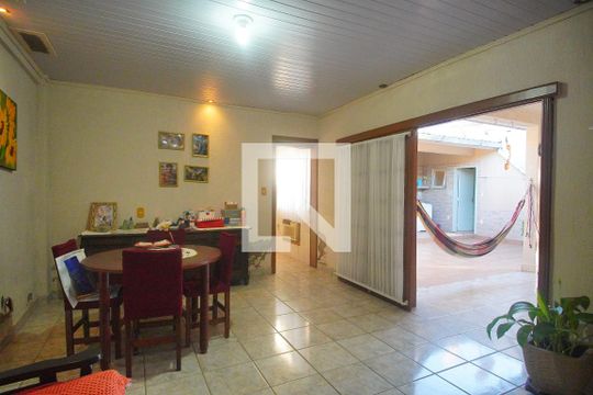 Sala de casa à venda com 3 quartos, 180m² em Feitoria, São Leopoldo