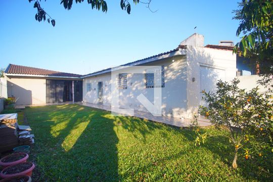 Área externa de casa à venda com 3 quartos, 180m² em Feitoria, São Leopoldo