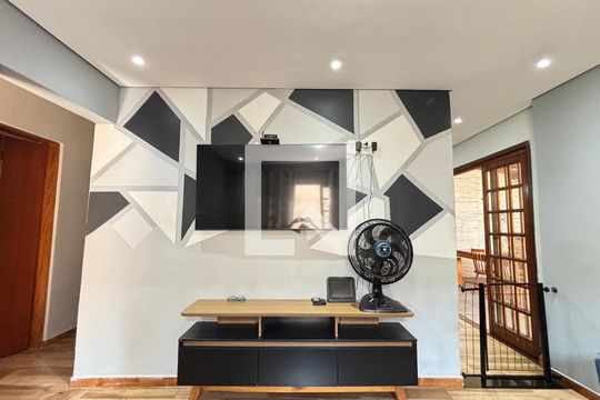 Sala de casa à venda com 2 quartos, 178m² em Condomínio Maracanã, Santo André