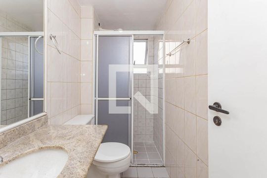 Banheiro de apartamento à venda com 2 quartos, 62m² em Jardim Santa Emilia, São Paulo