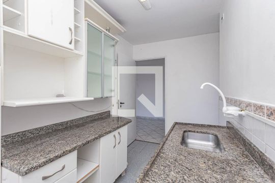 Cozinha de apartamento à venda com 2 quartos, 62m² em Jardim Santa Emilia, São Paulo