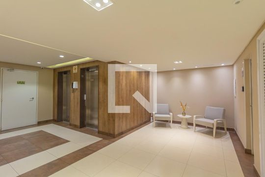 Hall social de apartamento à venda com 1 quarto, 52m² em Centro, Canoas