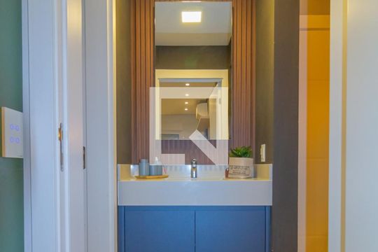 Banheiro de apartamento à venda com 1 quarto, 52m² em Centro, Canoas