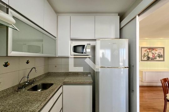 Cozinha de apartamento para alugar com 2 quartos, 115m² em Cerqueira César, São Paulo