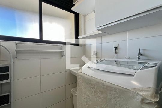 Área de Serviço de apartamento para alugar com 2 quartos, 115m² em Cerqueira César, São Paulo