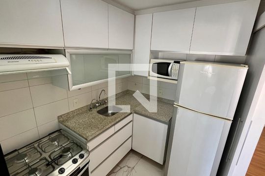 Cozinha de apartamento para alugar com 2 quartos, 115m² em Cerqueira César, São Paulo