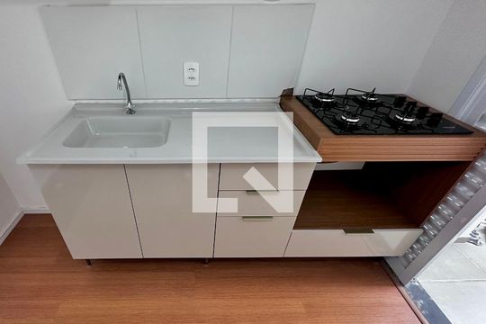 Sala/Cozinha de apartamento para alugar com 2 quartos, 30m² em Vila das Belezas, São Paulo
