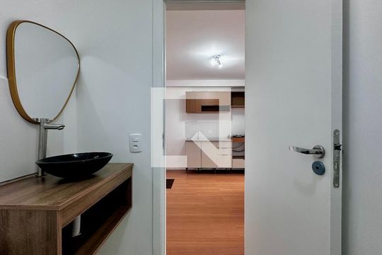 Banheiro de apartamento para alugar com 2 quartos, 30m² em Vila das Belezas, São Paulo