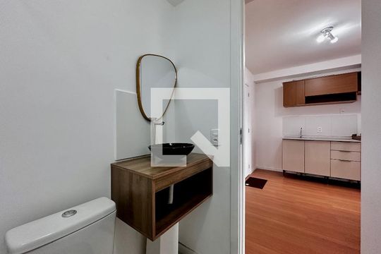 Banheiro de apartamento para alugar com 2 quartos, 30m² em Vila das Belezas, São Paulo