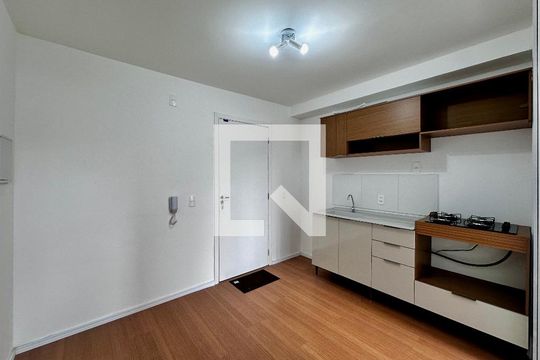Sala/Cozinha de apartamento para alugar com 2 quartos, 30m² em Vila das Belezas, São Paulo