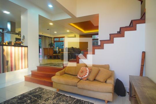 Hall de entrada de casa à venda com 5 quartos, 350m² em Morro do Espelho, São Leopoldo