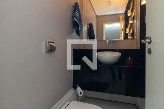 Lavabo de apartamento para alugar com 3 quartos, 260m² em Higienópolis, São Paulo