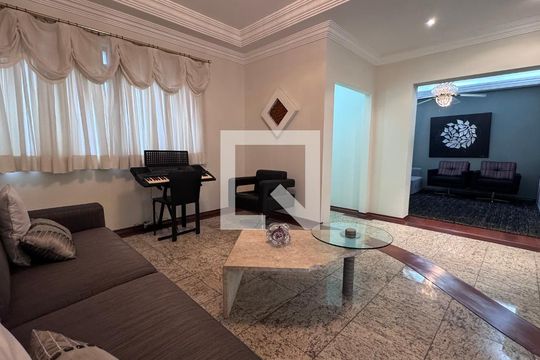 Sala de casa à venda com 6 quartos, 334m² em Jardim Nova Europa, Campinas