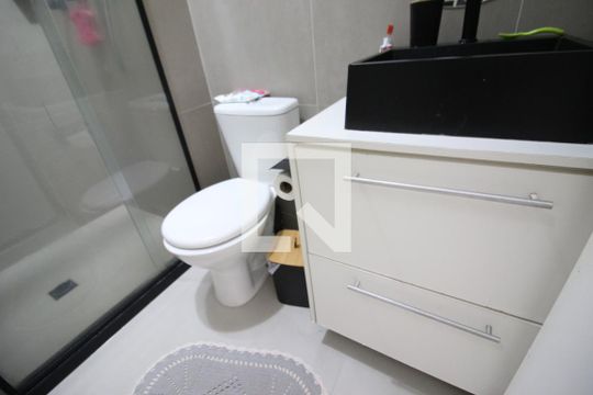 Banheiro de apartamento à venda com 2 quartos, 47m² em Novo Osasco, Osasco