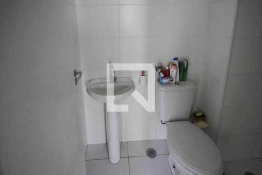 Banheiro de apartamento à venda com 2 quartos, 32m² em Vila Ema, São Paulo