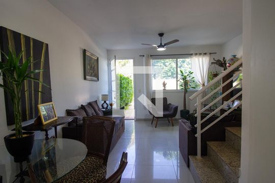 Sala de casa de condomínio à venda com 2 quartos, 85m² em Vargem Grande, Rio de Janeiro