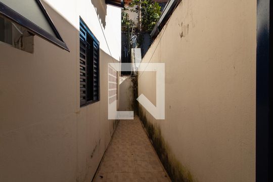 Corredor  de casa à venda com 5 quartos, 200m² em Vila José Iório, Campinas
