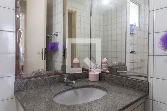 Banheiro de apartamento para alugar com 3 quartos, 63m² em Penha de França, São Paulo