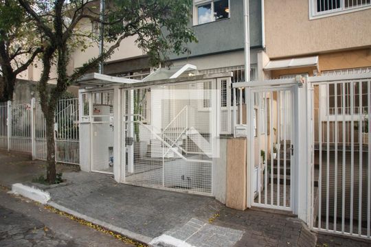 Fachada de casa à venda com 2 quartos, 164m² em Mirandópolis, São Paulo