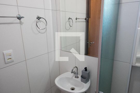 Banheiro de apartamento para alugar com 1 quarto, 44m² em Vila Caiçara, Praia Grande