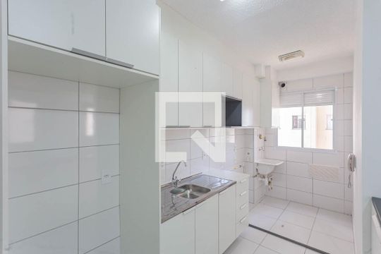 Cozinha e Área de Serviço de apartamento para alugar com 2 quartos, 41m² em Jardim Santa Emília, São Paulo