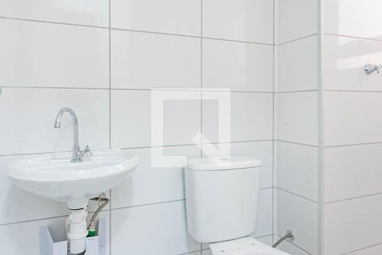 Banheiro de apartamento para alugar com 2 quartos, 41m² em Jardim Santa Emília, São Paulo