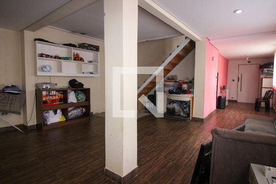 Sala (inferior) de casa à venda com 3 quartos, 150m² em Vila Nova York, São Paulo
