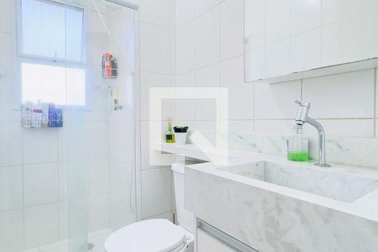 Banheiro Social de apartamento para alugar com 2 quartos, 48m² em Jardim Ismenia, São José dos Campos