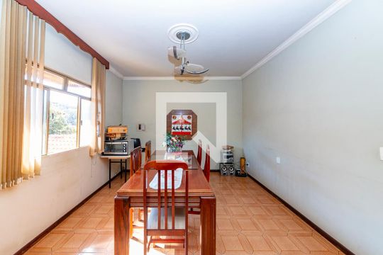Sala 2 de casa à venda com 3 quartos, 250m² em Nova Cintra, Belo Horizonte
