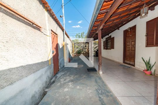 Garagem de casa à venda com 3 quartos, 250m² em Nova Cintra, Belo Horizonte