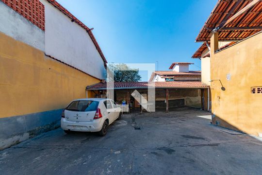 Quintal de casa à venda com 3 quartos, 250m² em Nova Cintra, Belo Horizonte