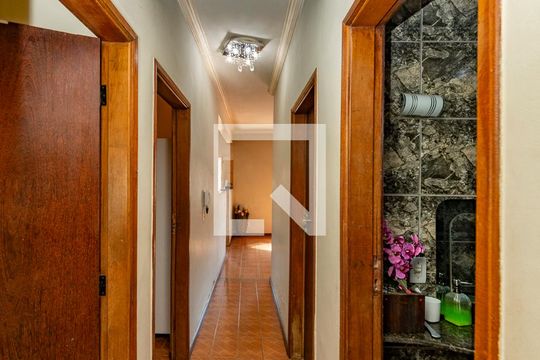 Corredor de casa à venda com 3 quartos, 250m² em Nova Cintra, Belo Horizonte