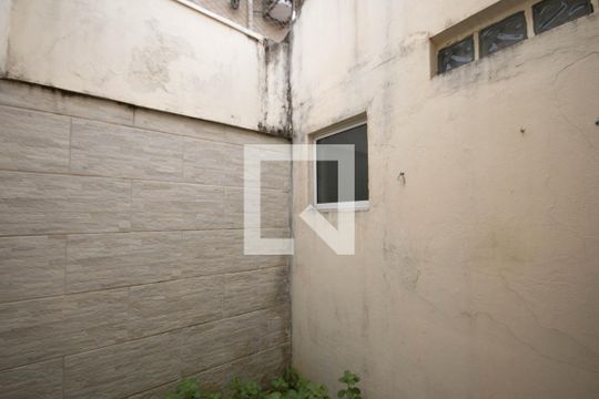 Quintal de casa à venda com 4 quartos, 100m² em Vila Rosa, São Paulo