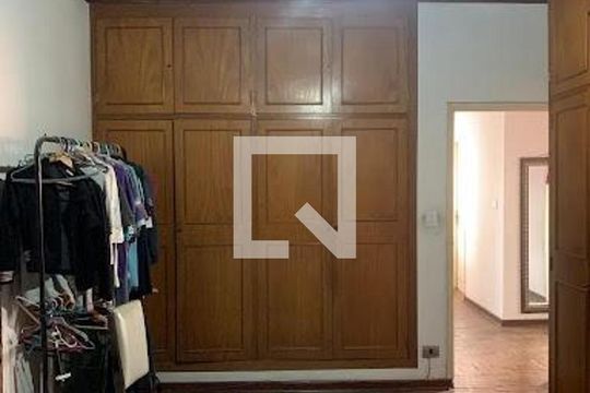 Casa à venda com 4 quartos, 200m² em Butantã, São Paulo