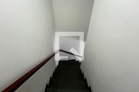 Escada de casa à venda com 3 quartos, 177m² em Jardim Primavera, São Paulo