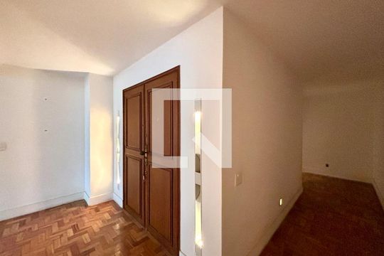 Corredores de apartamento à venda com 4 quartos, 280m² em Copacabana, Rio de Janeiro