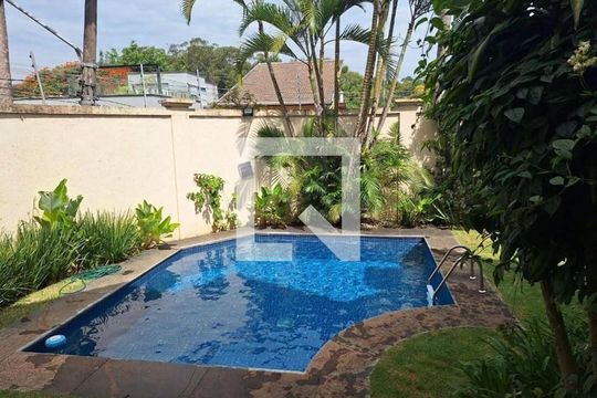 Casa para alugar com 4 quartos, 446m² em Chácara Monte Alegre, São Paulo