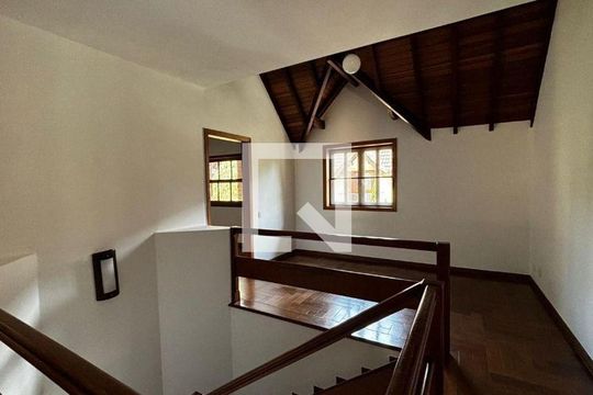 Casa para alugar com 4 quartos, 446m² em Chácara Monte Alegre, São Paulo