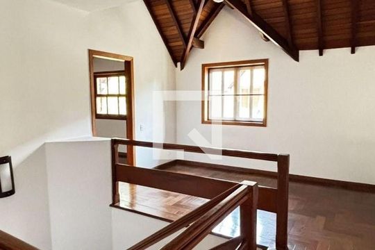 Casa para alugar com 4 quartos, 446m² em Chácara Monte Alegre, São Paulo
