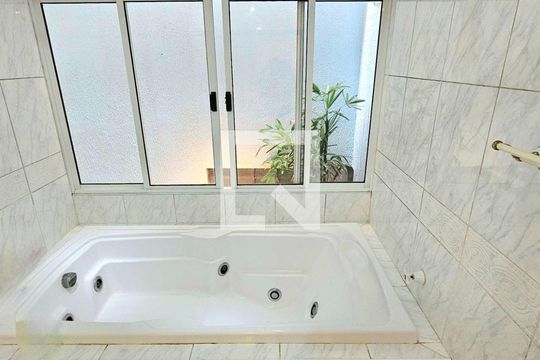 Casa à venda com 4 quartos, 218m² em Jardim Ampliacao, São Paulo