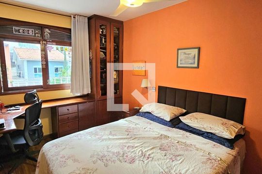 Casa à venda com 4 quartos, 218m² em Jardim Ampliacao, São Paulo