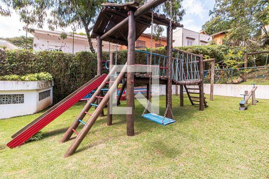 Casa à venda com 4 quartos, 218m² em Jardim Ampliacao, São Paulo